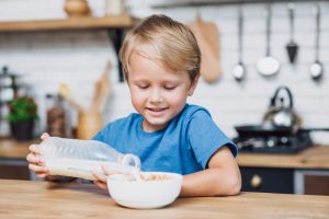 Enseña a tus hijos a cuidar de su salud intestinal.